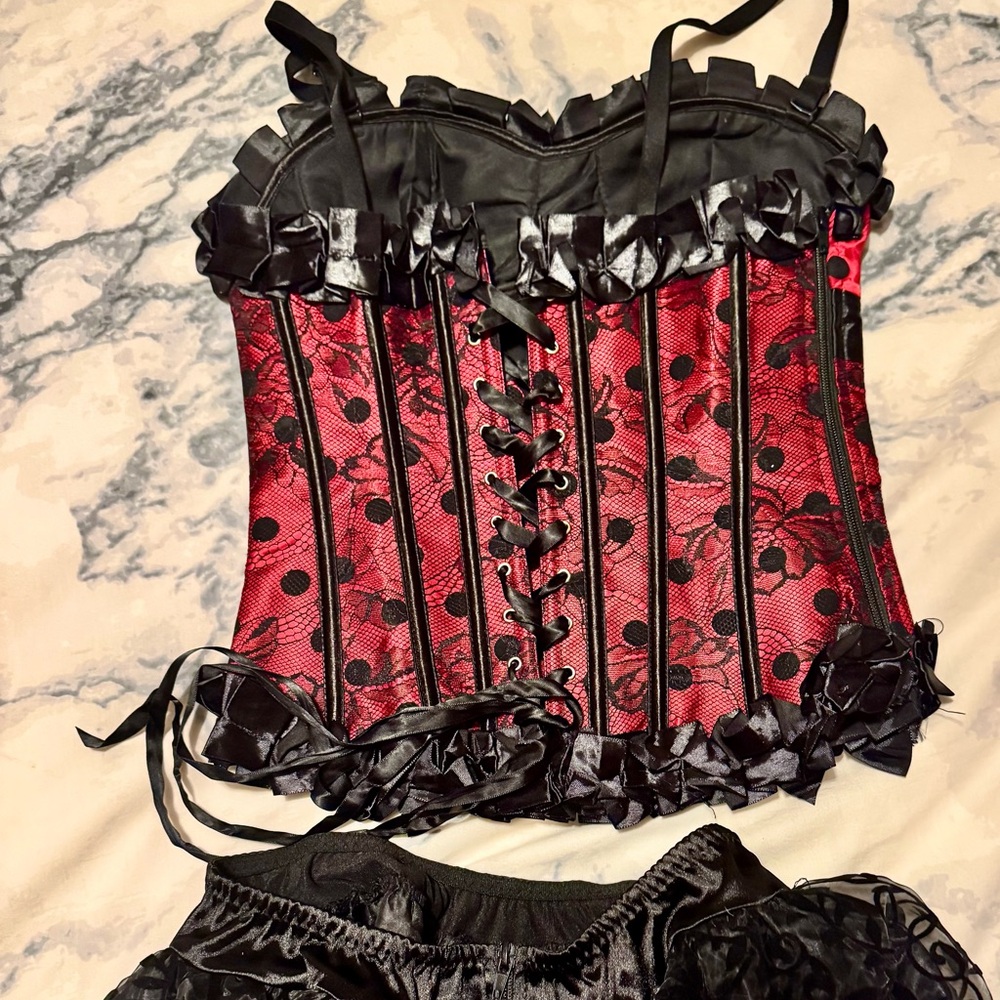 Elegant Red & Black Corset Dress. Halloween, Steam Punk, Saloon Girl, Wild West - Picture 5 of 8